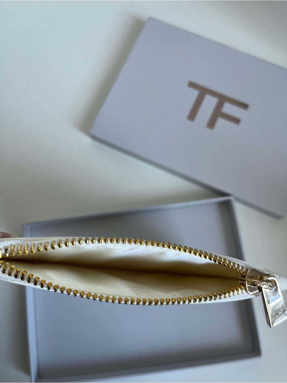 Tom Ford (TF) Beauty Dark Brown & White Leather Pouches - Picture 9 of 9